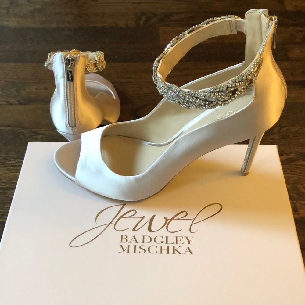 Jewel Badgley Mischka Open Toe Heels